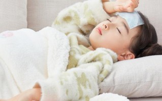 婴儿感冒(婴儿感冒鼻塞怎么办最简单方法)
