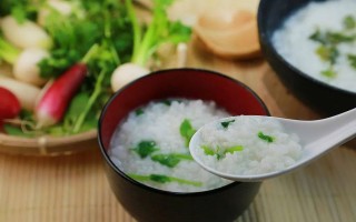 宝宝发烧喉咙发炎的饮食(宝宝发烧喉咙发炎吃什么好)