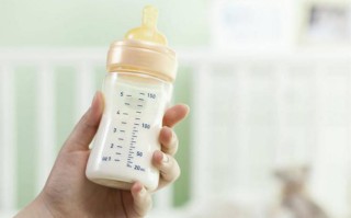 婴儿奶粉怎么加量(婴儿配方奶粉如何加量)