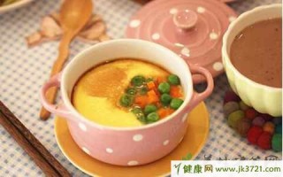 宝宝发烧了吃什么食物比较好(宝宝发烧了吃什么食物比较好一点)