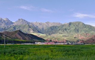 山麓(山麓城郭的意思)