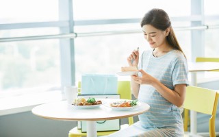 孕妇禁止吃的食物(孕妇禁止吃的食物和水果有哪些)