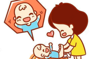 婴儿换尿布(给女婴儿换尿布)