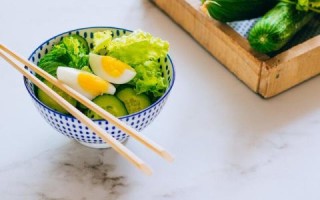 秋日养生食谱一日三餐怎么做才好吃(秋日养生食谱一日三餐怎么做才好吃视频)