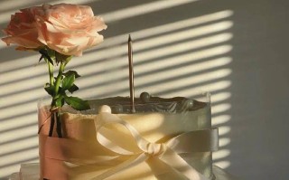 生活中有哪些事你觉得普通但浪漫的？(生活中有浪漫轻松,也不乏鲜花和掌声)